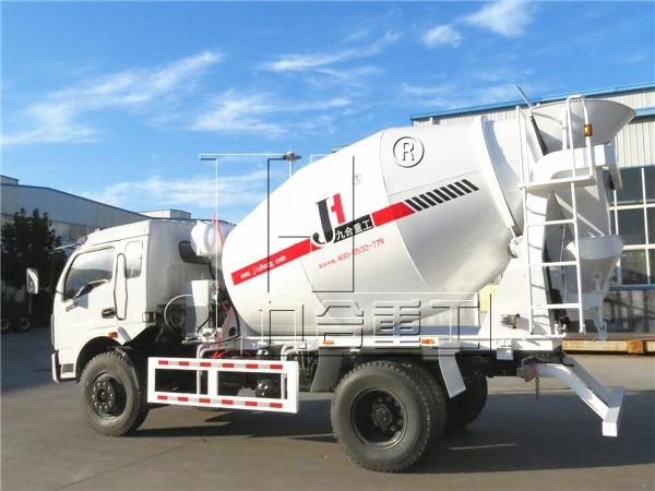 4m3 Dongfeng concrete mixer truck