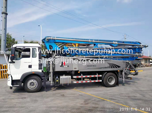 30m 32m 33m mobile concrete boom pump truck with SINOTRUK HOWO Chassis